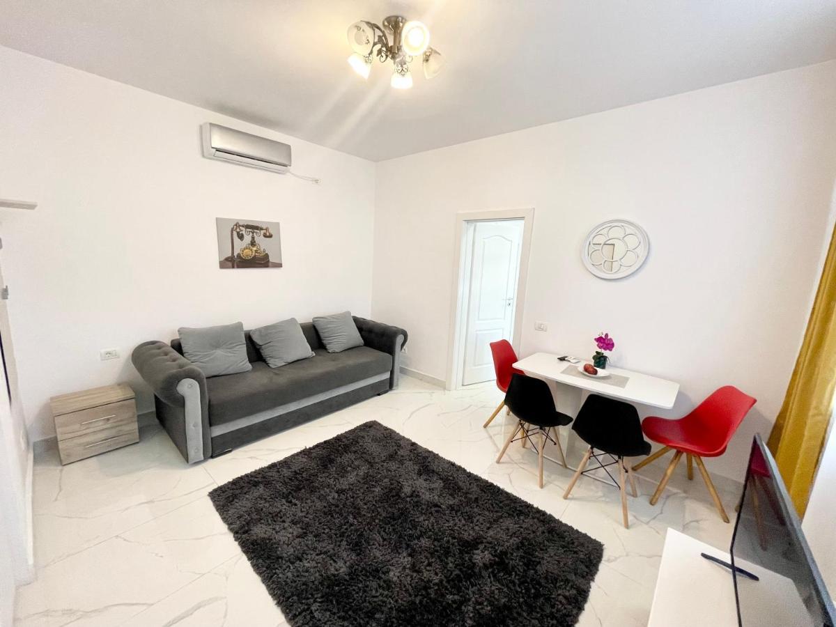4 City Bucharest Luaran gambar