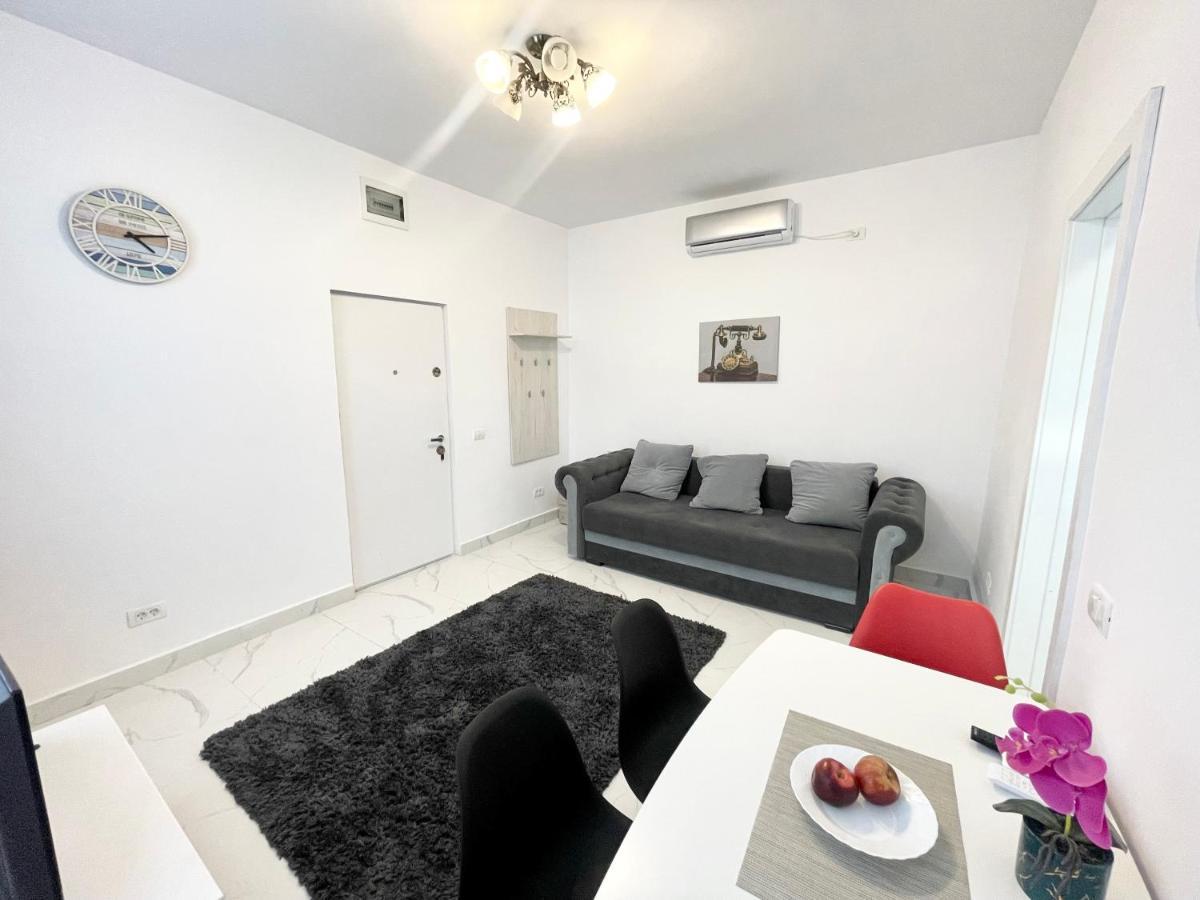 4 City Bucharest Luaran gambar
