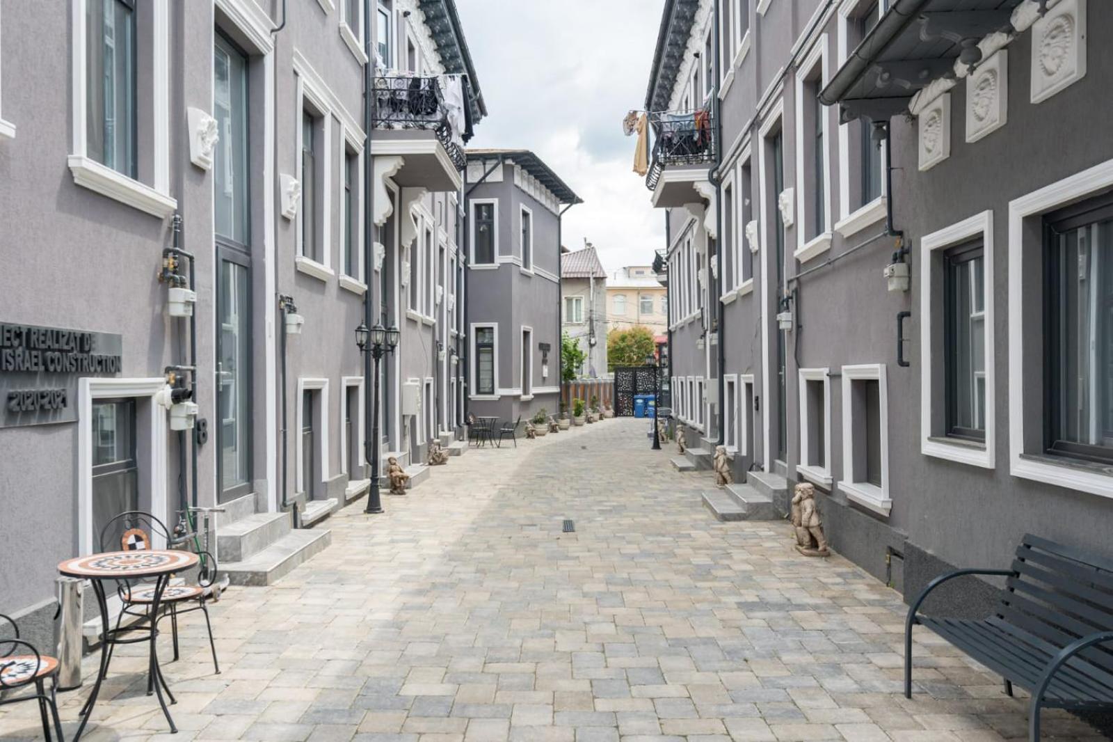 4 City Bucharest Luaran gambar